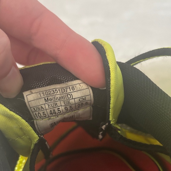 Brooks Men's Mazama Size 10.5 Vibrant Yellow and Red Athletic Shoes - Picture 11 of 11